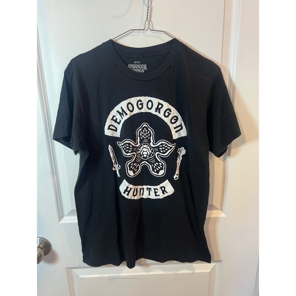 Netflix Mens Stranger Things Demogorgon Hunter Graphic T-Shirt Black Size L